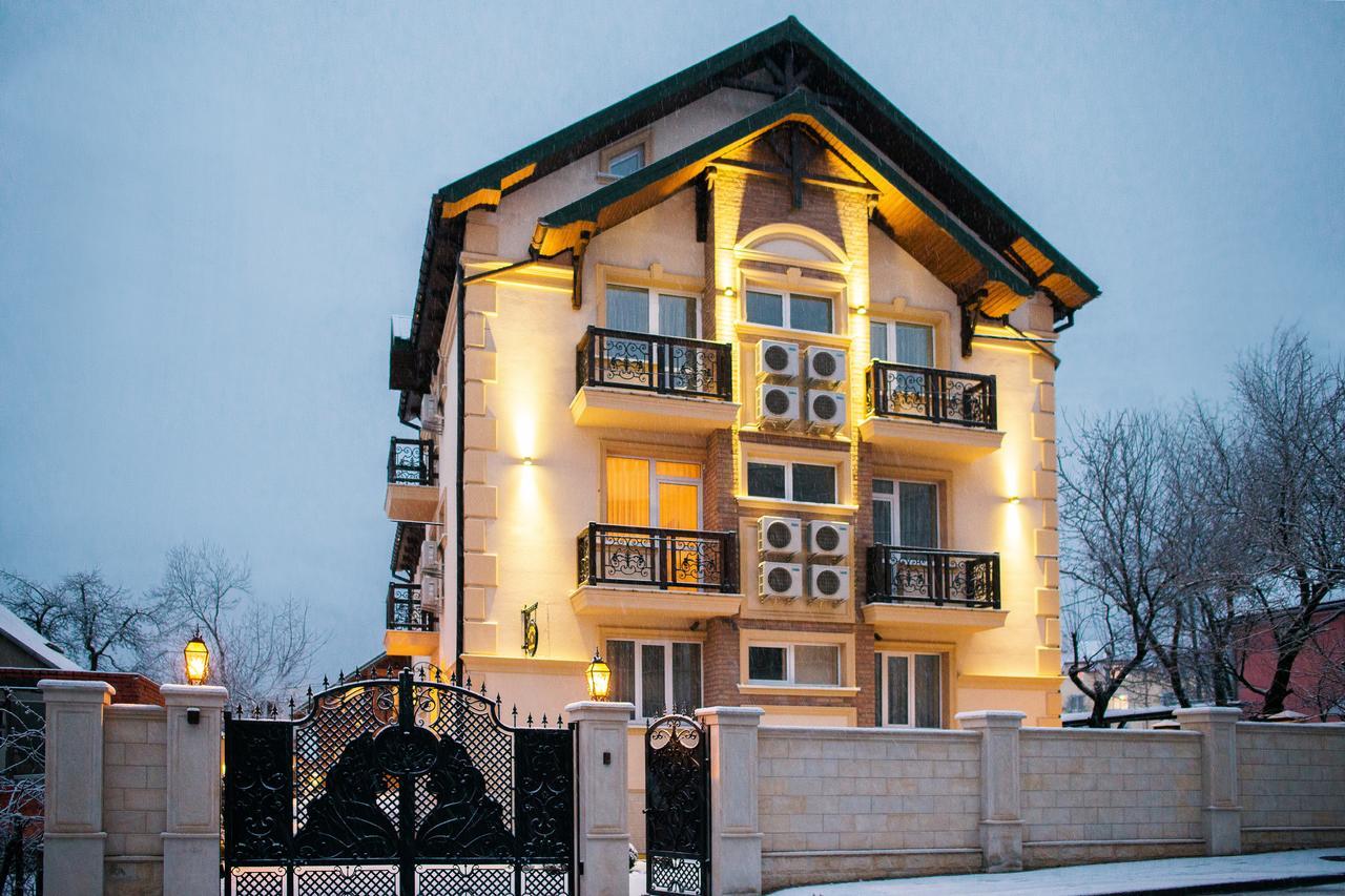 Galant Hotel Truszkavec Kültér fotó